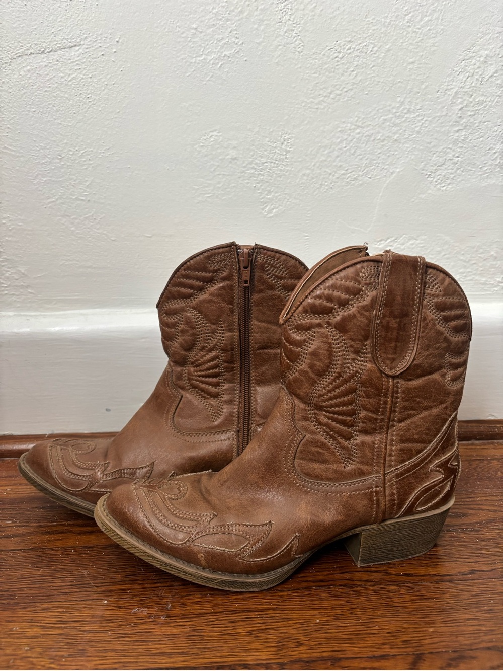Coconuts by Matisse Western Cowgirl Ankle Boots Size 8.5 Anthropologie Boho